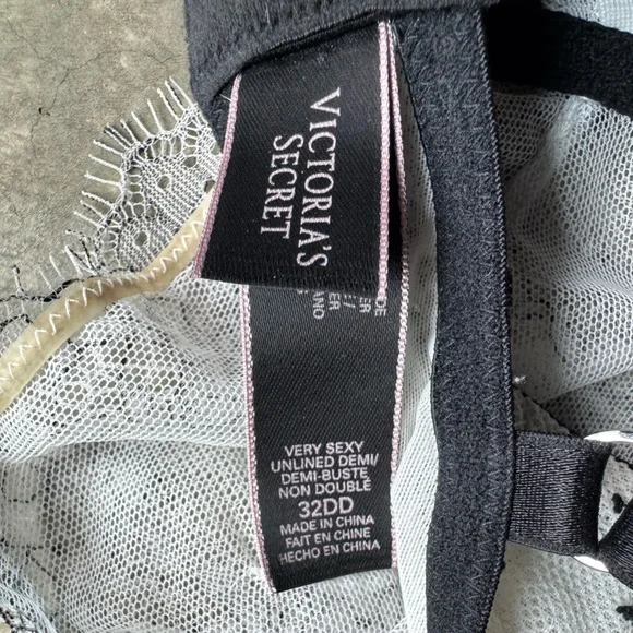 2 Pair! Victoria’s Secret Very Sexy Unlined Demi Lace Underwire Bra - Picture 6 of 6